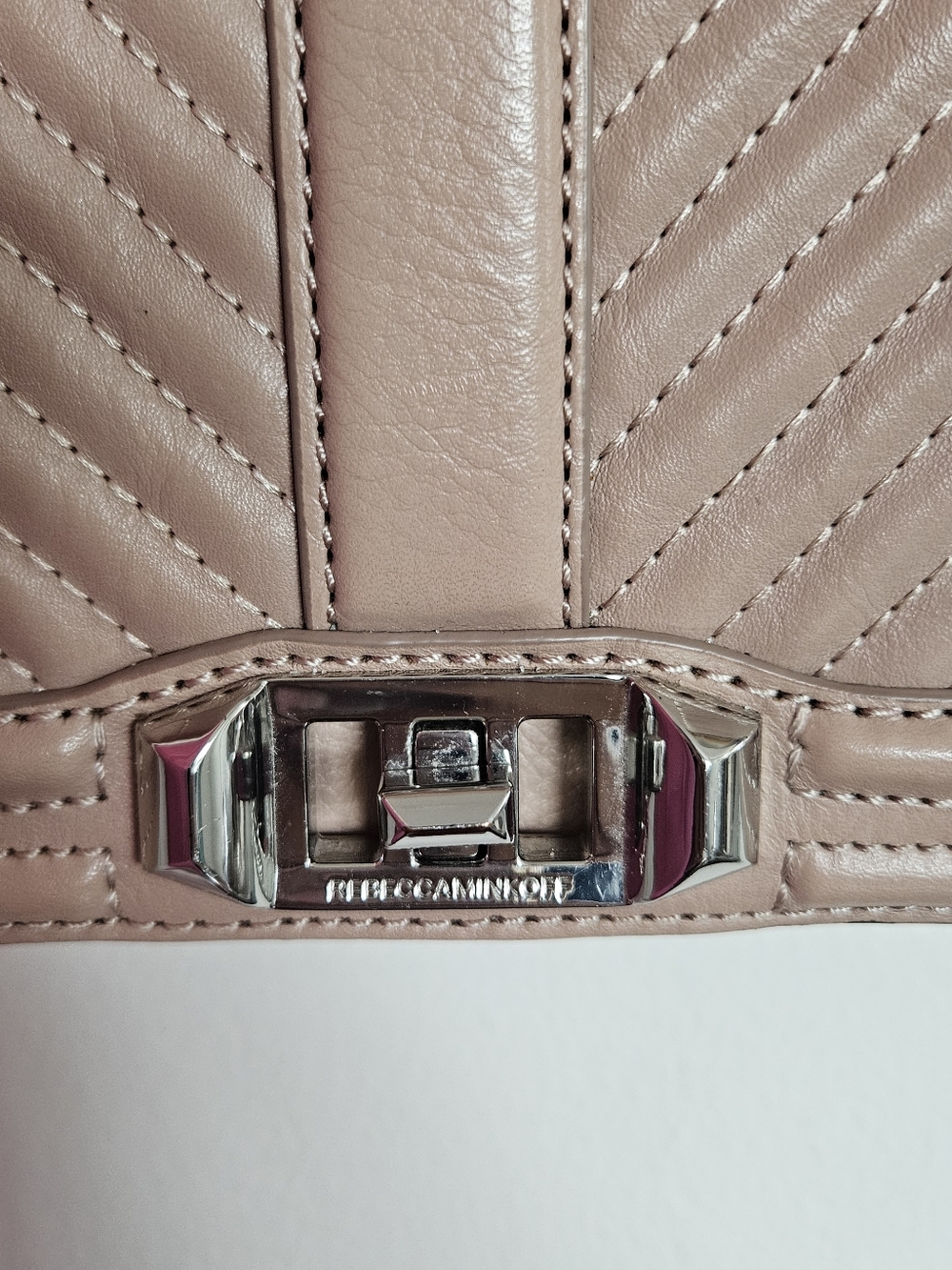 Rebecca Minkoff Geo Quilted Crossbody Shoulder Bag Vintage Pink  Blush Chevron - Picture 3 of 6